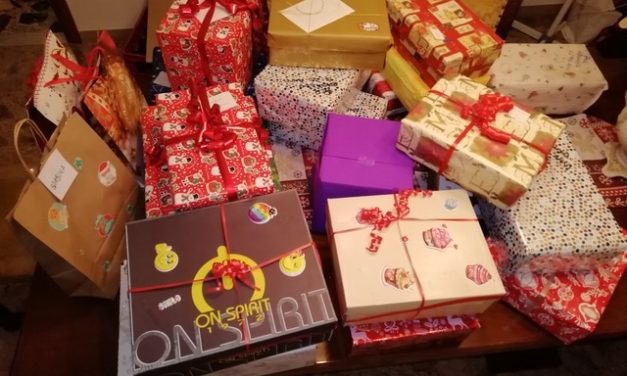 NATALE SOLIDALE: GLI SCOUT DI GUASTICCE PREPARANO PACCHI REGALO PER I BISOGNOSI E LA CARITAS DISTRIBUISCE