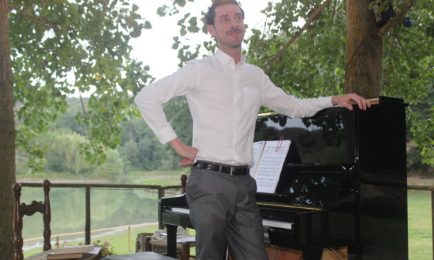 Video-intervista – “APERI-OPERA AL LAGO”: IL PIANISTA M° CIGNA RACCONTA L’INIZIATIVA CHE ANIMA GUASTICCE