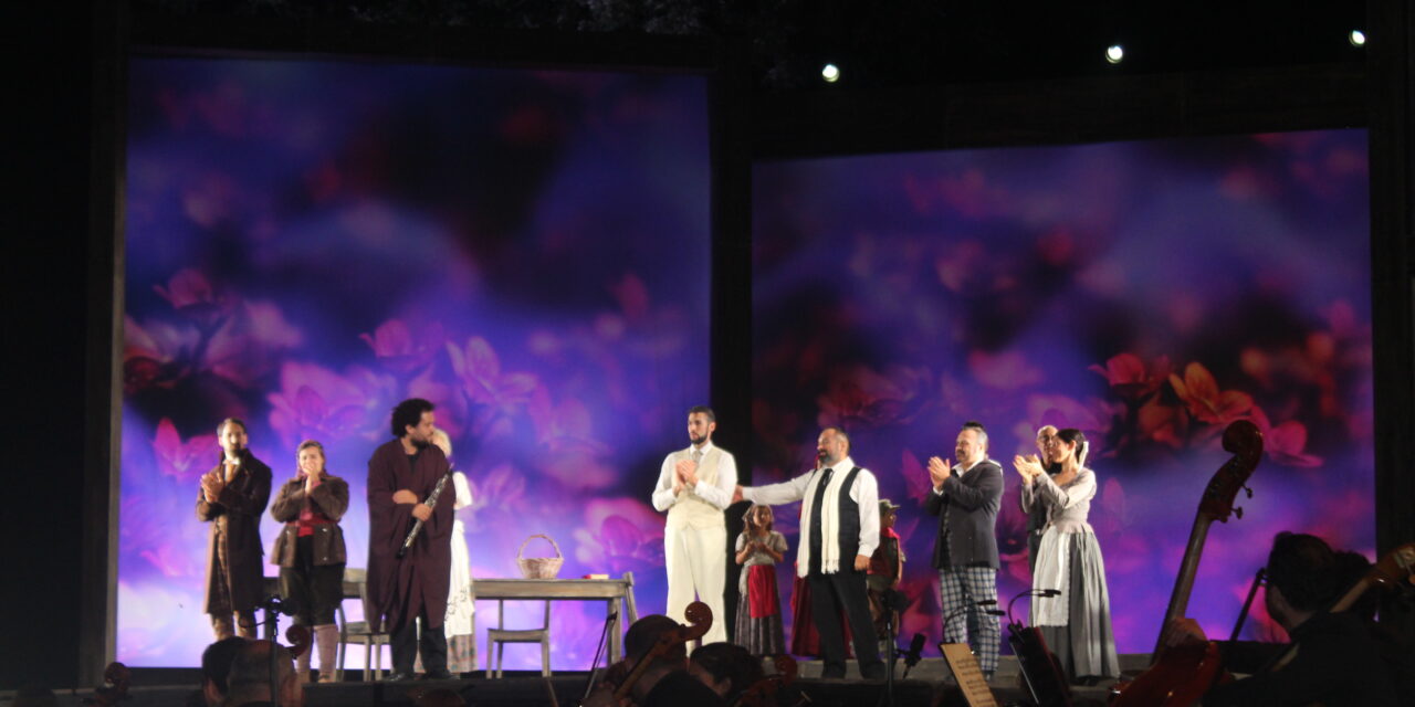 “VIOLETTA, MIMÌ E LE ALTRE”: AL LAGO ALBERTO DI GUASTICCE UN VIAGGIO NELL’UNIVERSO FEMMINILE DELLA LIRICA