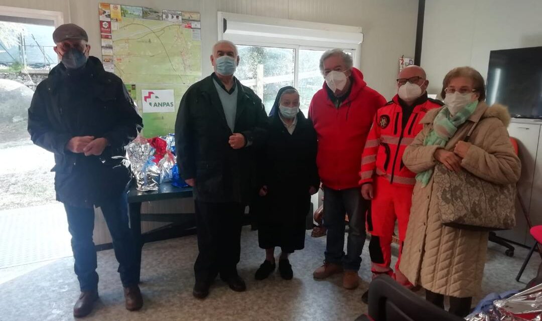 LA PUBBLICA ASSISTENZA DONA PACCHI ALIMENTARI ALLE FAMIGLIE BISOGNOSE DEL TERRITORIO COLLIGIANO