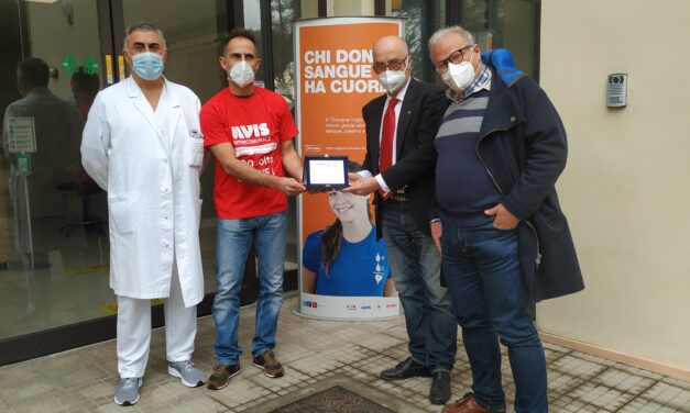 SIMONE GIORGI PREMIATO PER LE SUE 200 DONAZIONI DI SANGUE