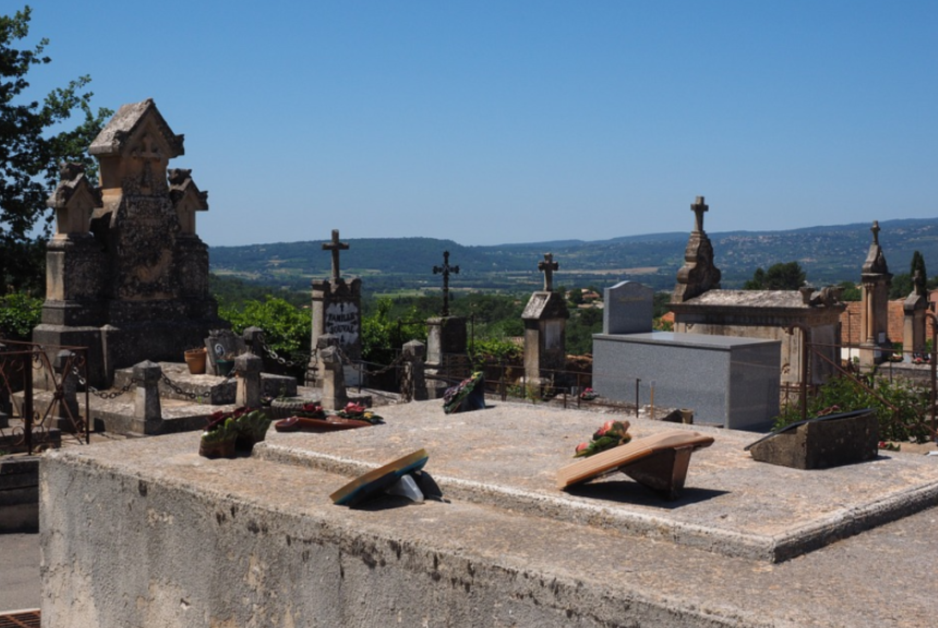 COMMEMORAZIONE DEI DEFUNTI: ECCO IL SIGNIFICATO DELLA RICORRENZA