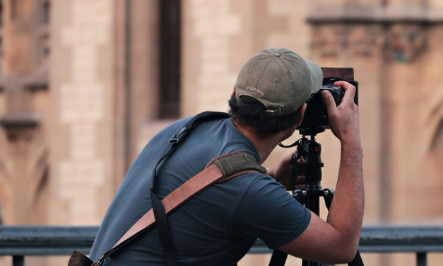 LA STORIA COLLIGIANA RACCONTATA ATTRAVERSO LA FOTOGRAFIA CON CARLO CARMASSI