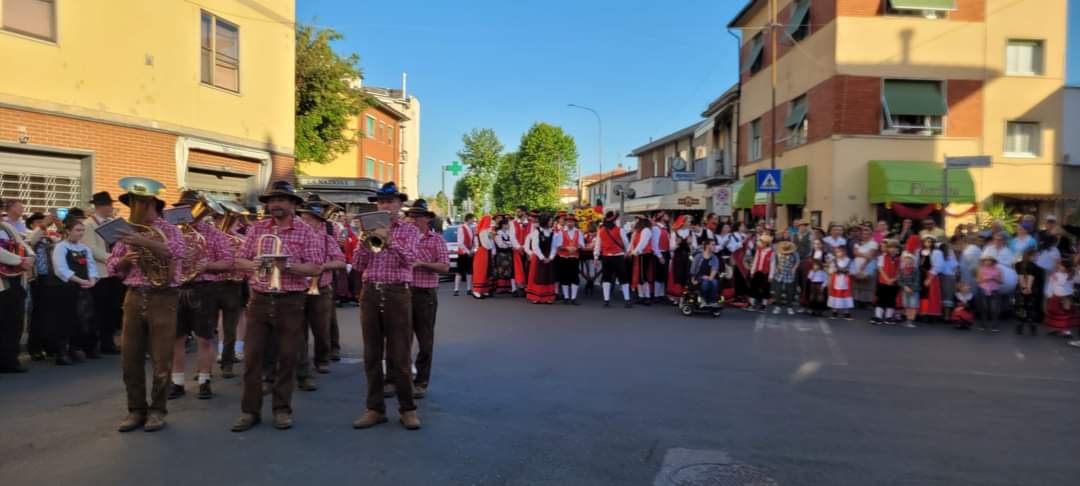 VICARELLO IN FESTA: 25 ANNI CON “IR BARROCCIO FIORITO” TRA MUSICA E TRADIZIONI