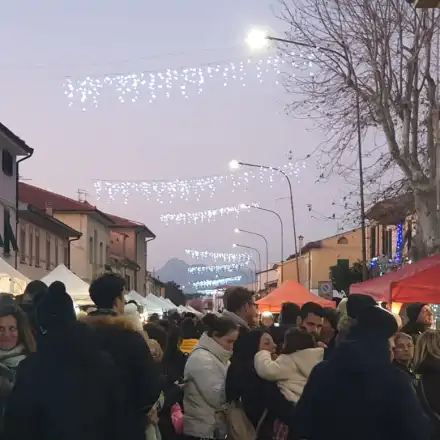 Vicarello si veste di magia: i Mercatini di Natale conquistano grandi e piccini