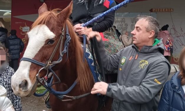 EPIFANIA 2025: A STAGNO LA BEFANA ARRIVA A CAVALLO