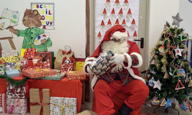 A VICARELLO LA GENTILEZZA DIVENTA EDUCAZIONE: TRA SOLIDARIETÀ E PACE, IL NATALE DEI BAMBINI DELLA “FEDERICO PACCHETTI”